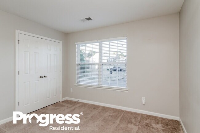 Building Photo - 320 Augustus Lane