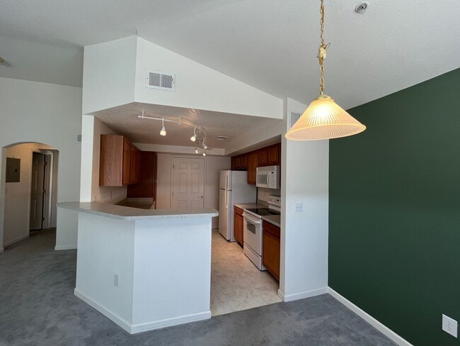 Building Photo - Cozy 1 bed 1 bath in Gated community near DIA