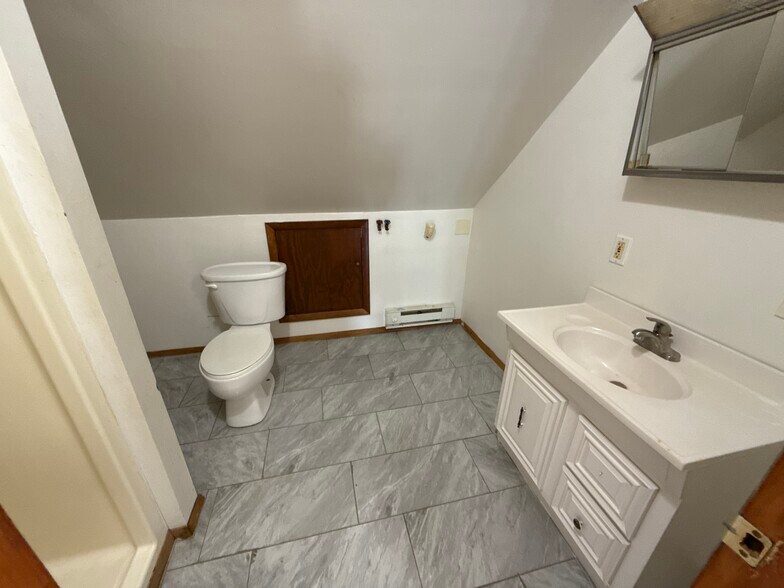 3rd FL bthrm - 45 Union St
