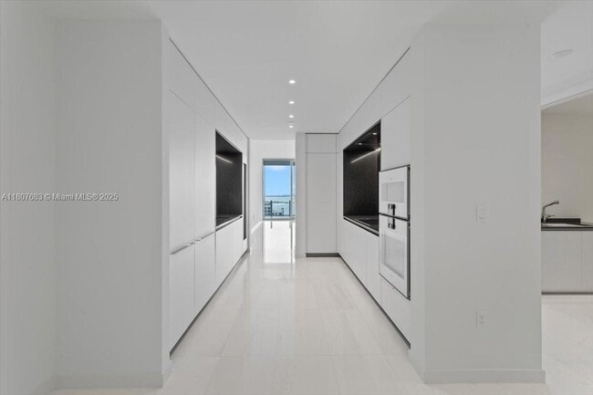Building Photo - 300 Biscayne Blvd Way