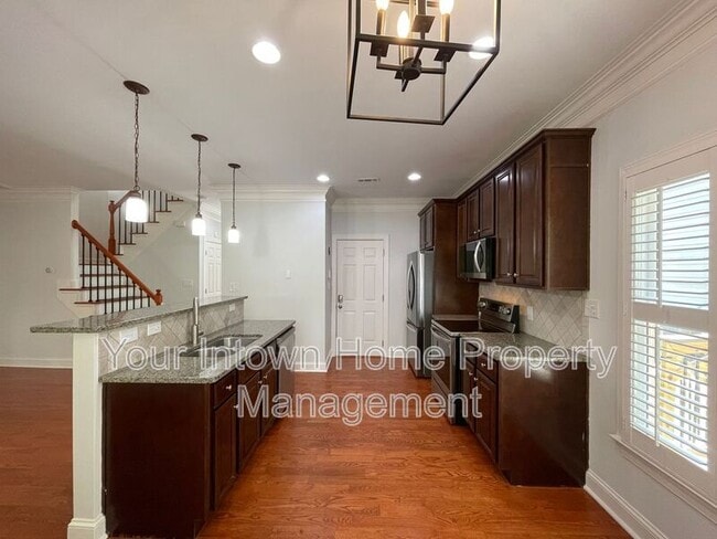 Building Photo - 652 Irwin St NE