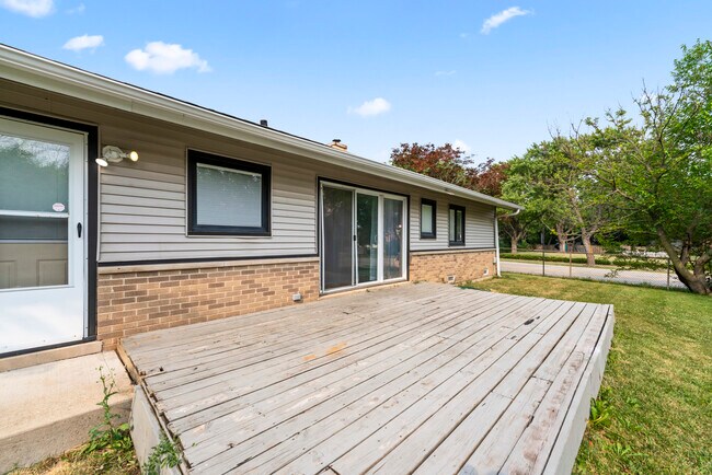 Building Photo - 109 Landmeier Rd