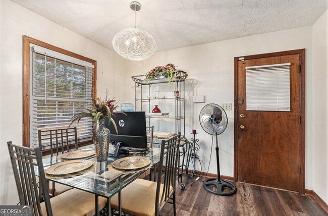 Building Photo - 1913 Amberwood Ct