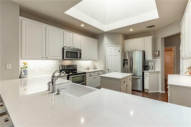 Building Photo - 1618 Sundown Dr