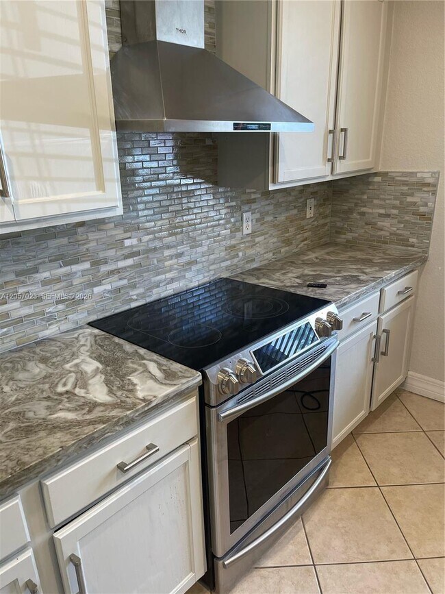 Building Photo - 2847 S Evergreen Cir