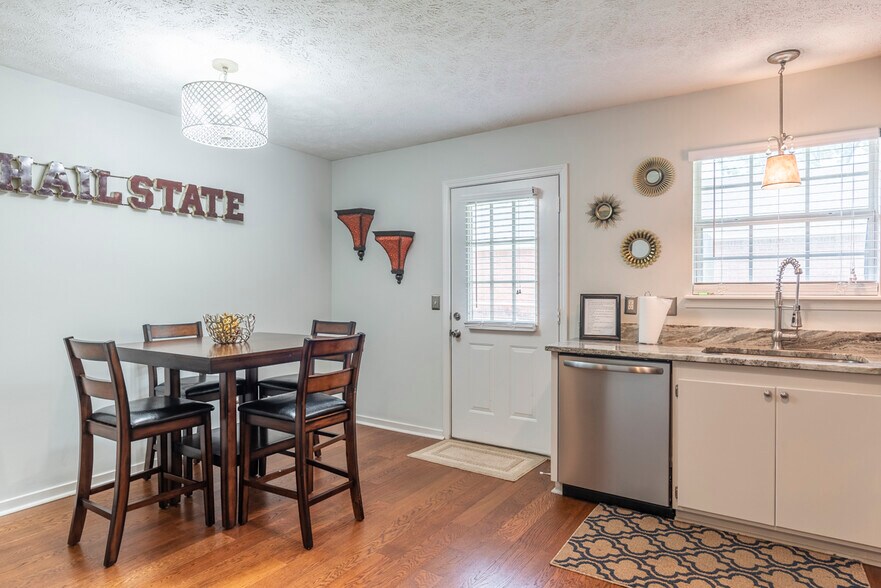 Fully Furnished Kitchen - Downstairs - 1255 Louisville St