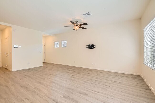 Building Photo - Spacious & Smart: Southern Highlands 4-Bed...