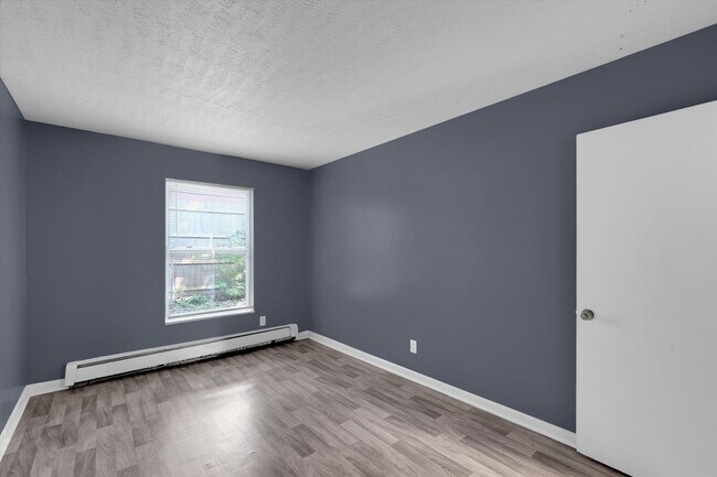 Building Photo - Spacious 1–3 Bedroom Apartments in South Louisville | Cedar Chase