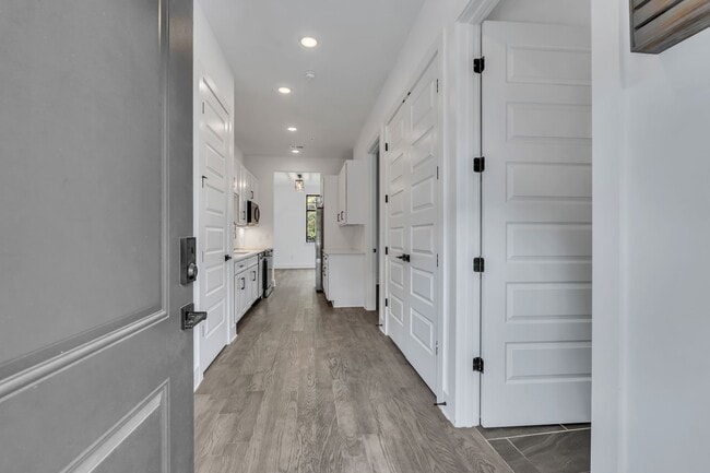 Building Photo - 1403 Martin St
