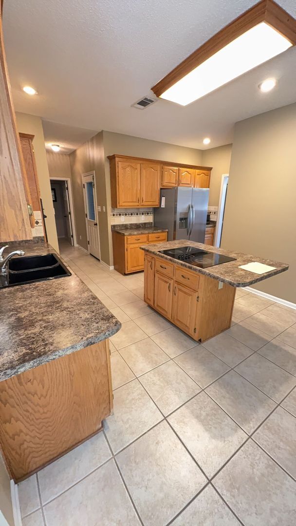 Building Photo - Beautiful 4 Bedroom - 2.5 Bath | Colliervi...