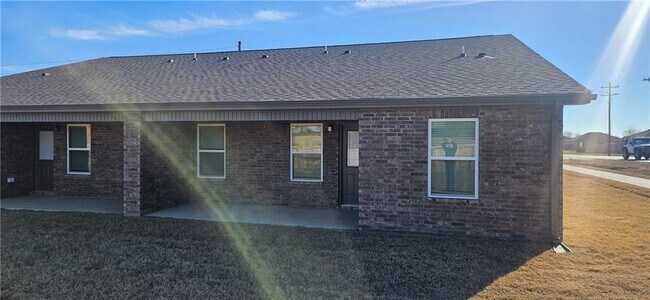 Building Photo - 632 NW 69th Ave