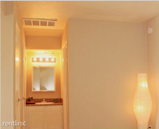 Building Photo - 2504 Manor Rd