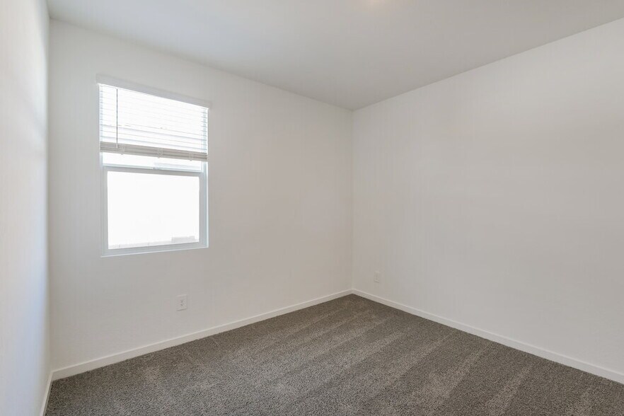 Building Photo - 24426 Grenadine Rd