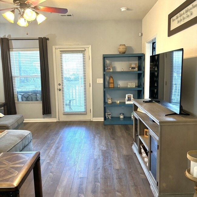 Building Photo - 6253 Catalina Dr