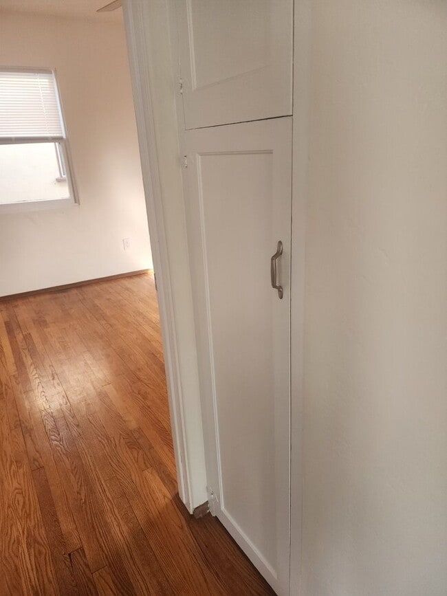 Building Photo - Private 2 bedroom 1 bath home