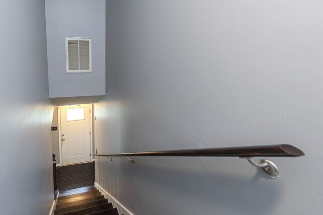 Building Photo - 3 Bed 2 Bath near Lake Jeanette