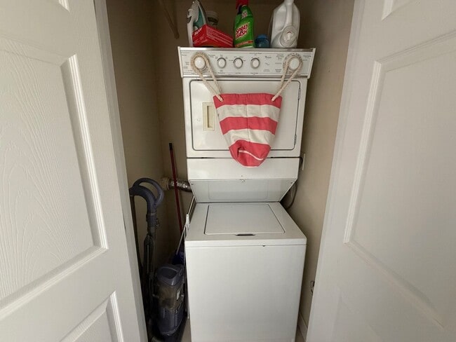 Building Photo - Donahue Crossing Golf View #2812