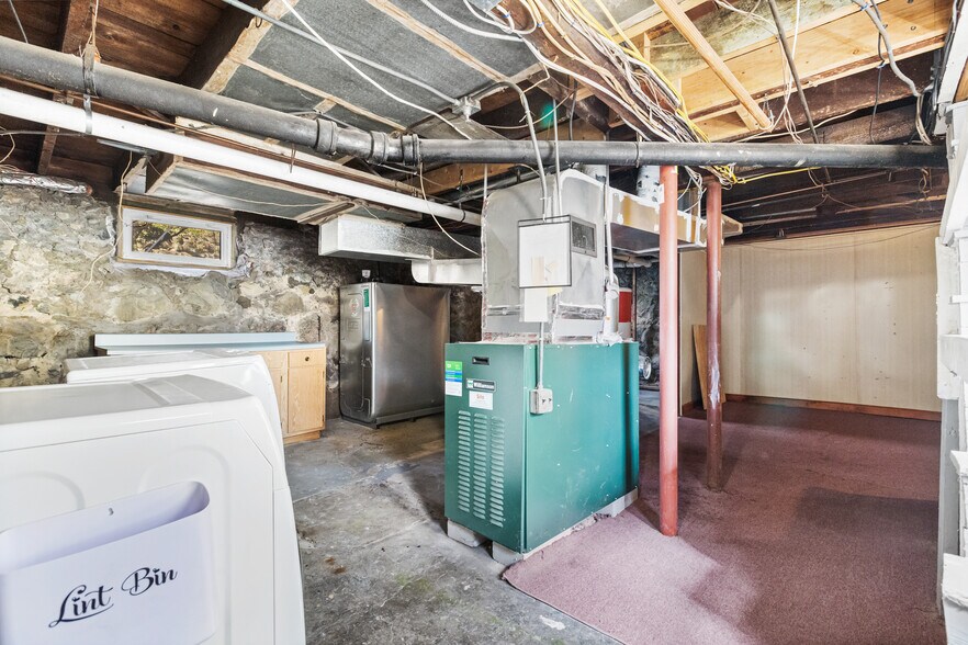 Building Photo - 1 Oak Grove Ct