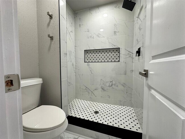 Building Photo - 5926 Par 4 Dr