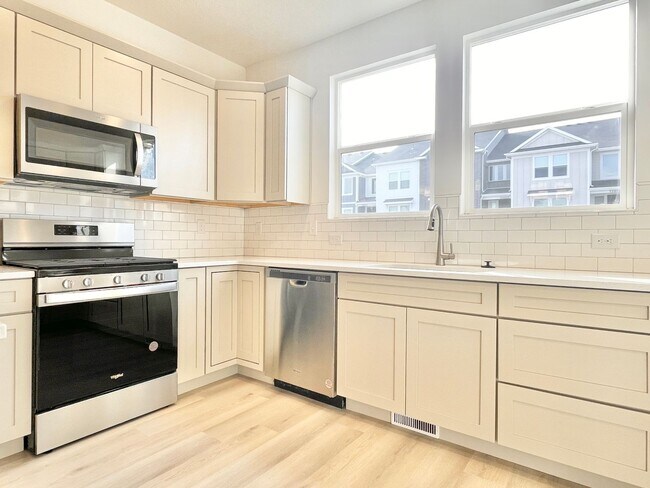 Building Photo - Beautiful Townhome at Mountain Ridge!