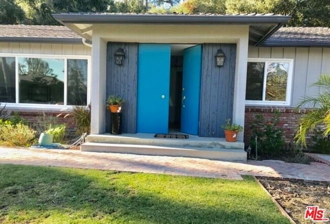 Building Photo - 1290 Clubhouse Dr