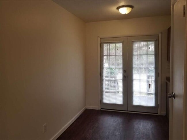 Building Photo - 100 Chalfont Dr