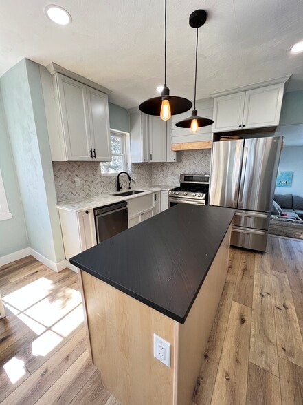 Building Photo - 1647 E Woodland Ave