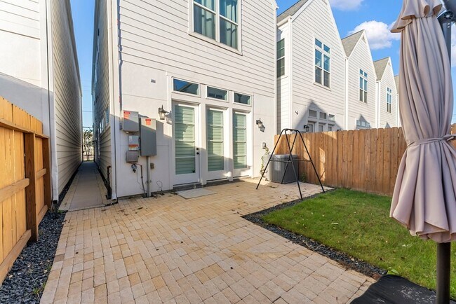 Building Photo - 113 Coronado St