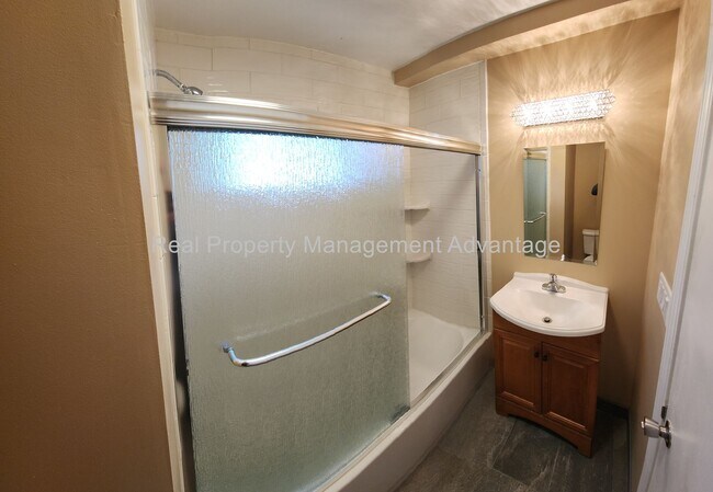 Building Photo - Spacious, Renovated and Close to Ferndale!