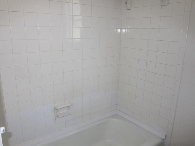 Building Photo - 2313 Rockridge Dr