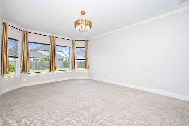 Building Photo - 10014 Oakwood Trl