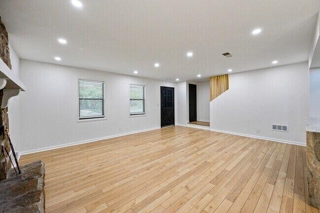 Building Photo - 1520 Springwood Dr SE