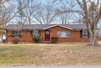Building Photo - 3 Bedroom 1 1/2 Bath Home For Rent Near Madison Street!