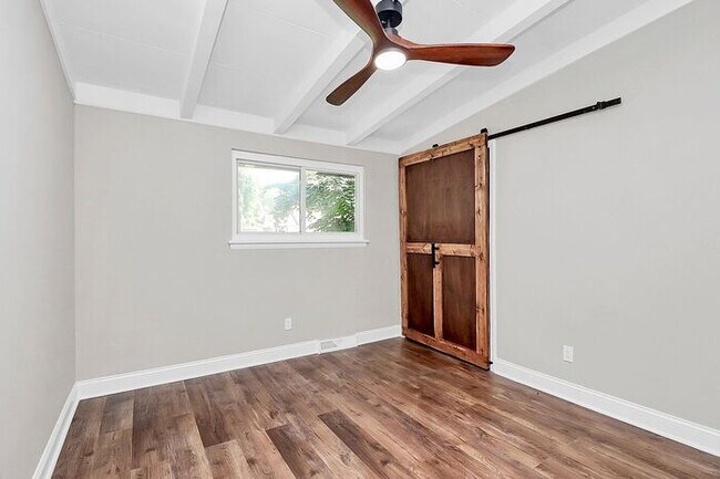 Building Photo - Beautifully Renovated 3BD/1BA Ranch in Sen...