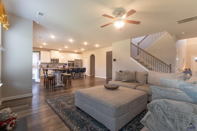 Building Photo - 202 Warhawk Dr