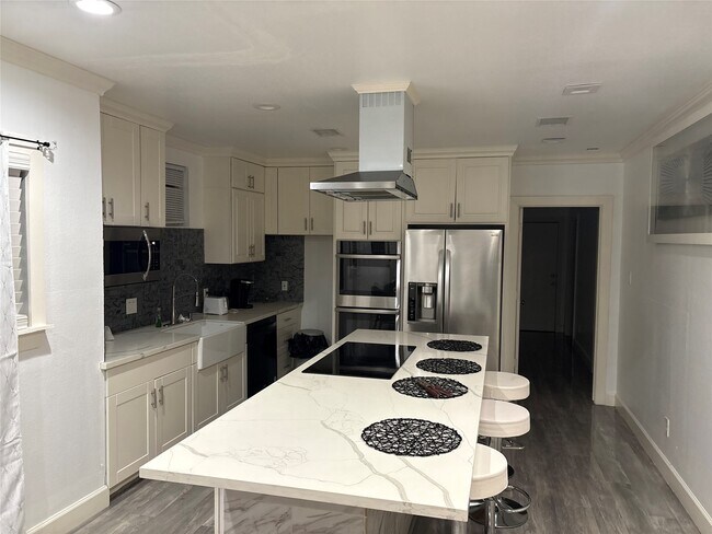 Building Photo - 3021 Gray St