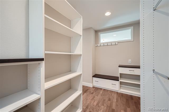 Building Photo - 6633 Avrum Dr
