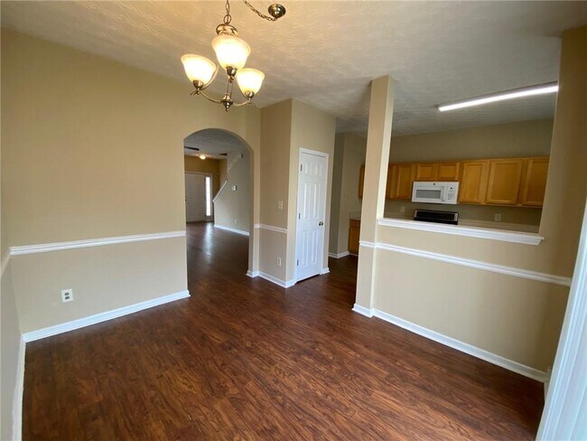 Building Photo - 646 Kenridge Dr