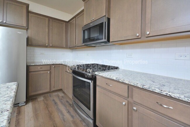 Building Photo - 409 Vassar Dr