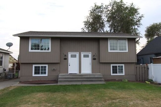 Primary Photo - 828 E Gordon Ave