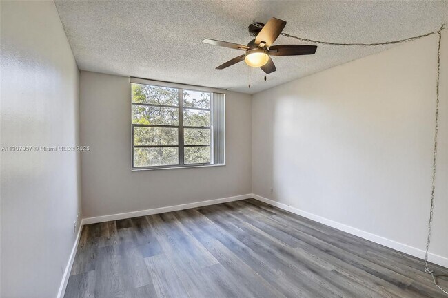 Building Photo - 6500 Cypress Rd