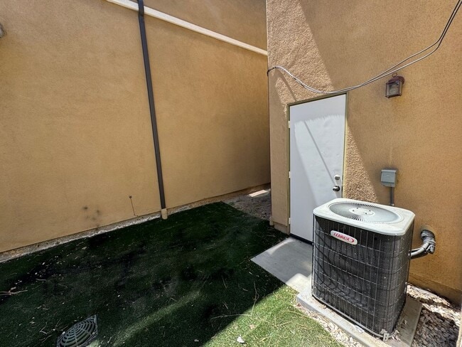 Building Photo - Welcome To Your New Home In Inglewood (Gat...