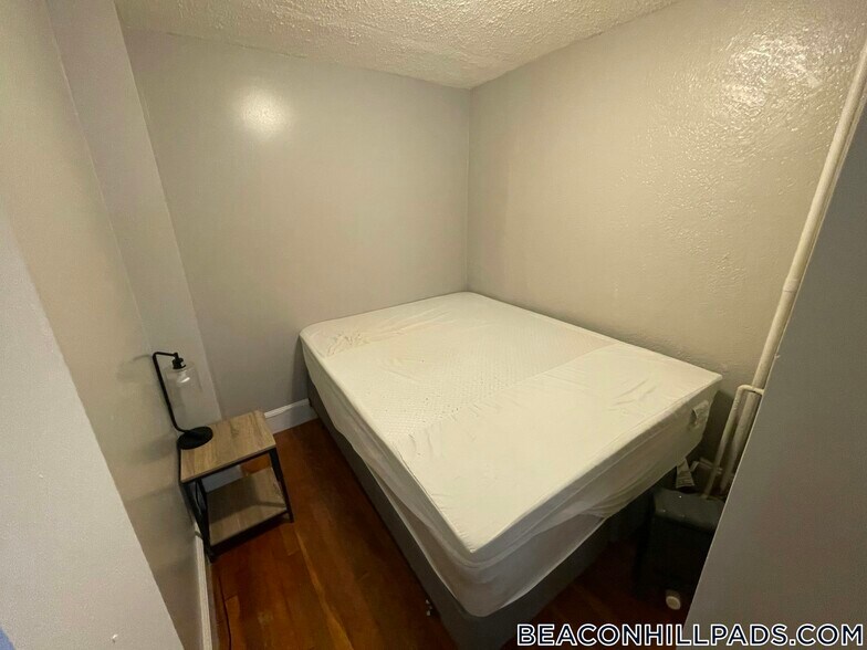 Building Photo - 72 Revere St