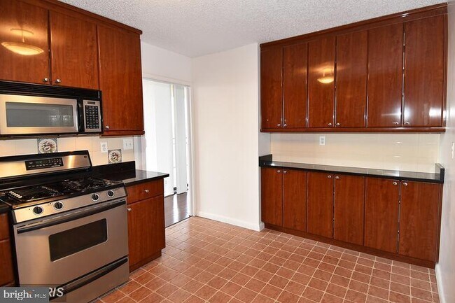 Building Photo - 5225 Pooks Hill Rd