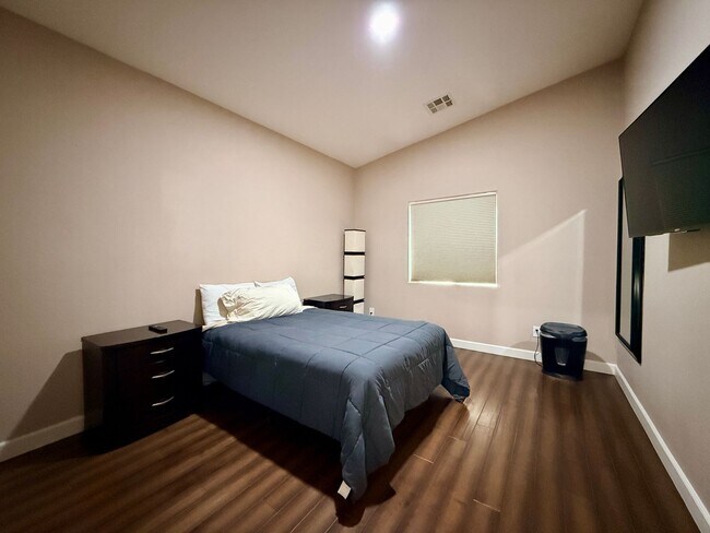 Building Photo - Welcome to this stunning 5-bedroom, 3-bath home located in the desirable Estates of Wigwam Ranch ...
