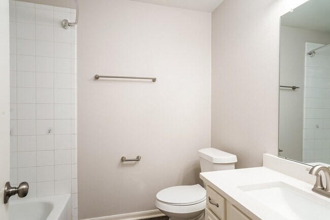 Building Photo - 18407 Heartland Ct