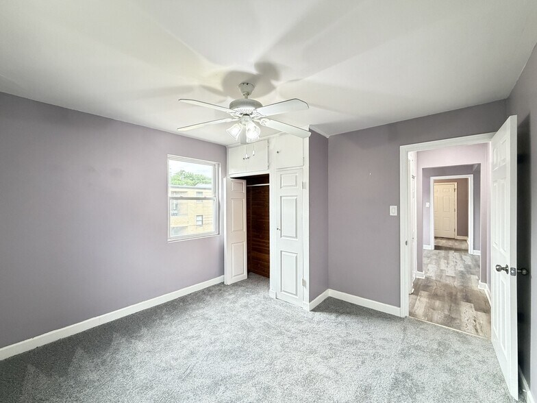 Building Photo - 2057 E 72nd St