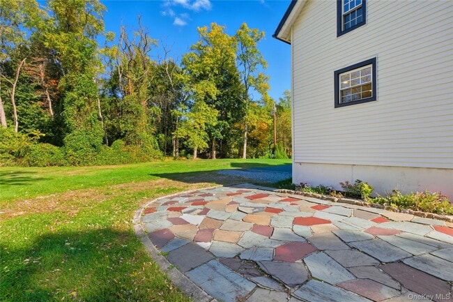 Building Photo - 39 Cox Ave