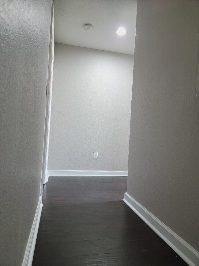 Building Photo - 3503 Shoma Dr