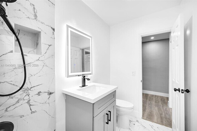 Building Photo - 645 NE 149th St